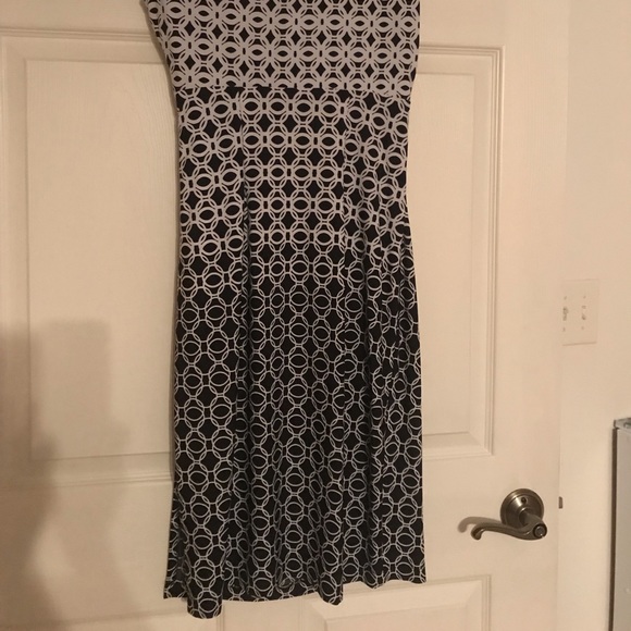 Black and white dress - Picture 2 of 3